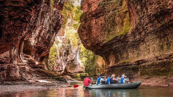 გამოქვაბული და კანიონები